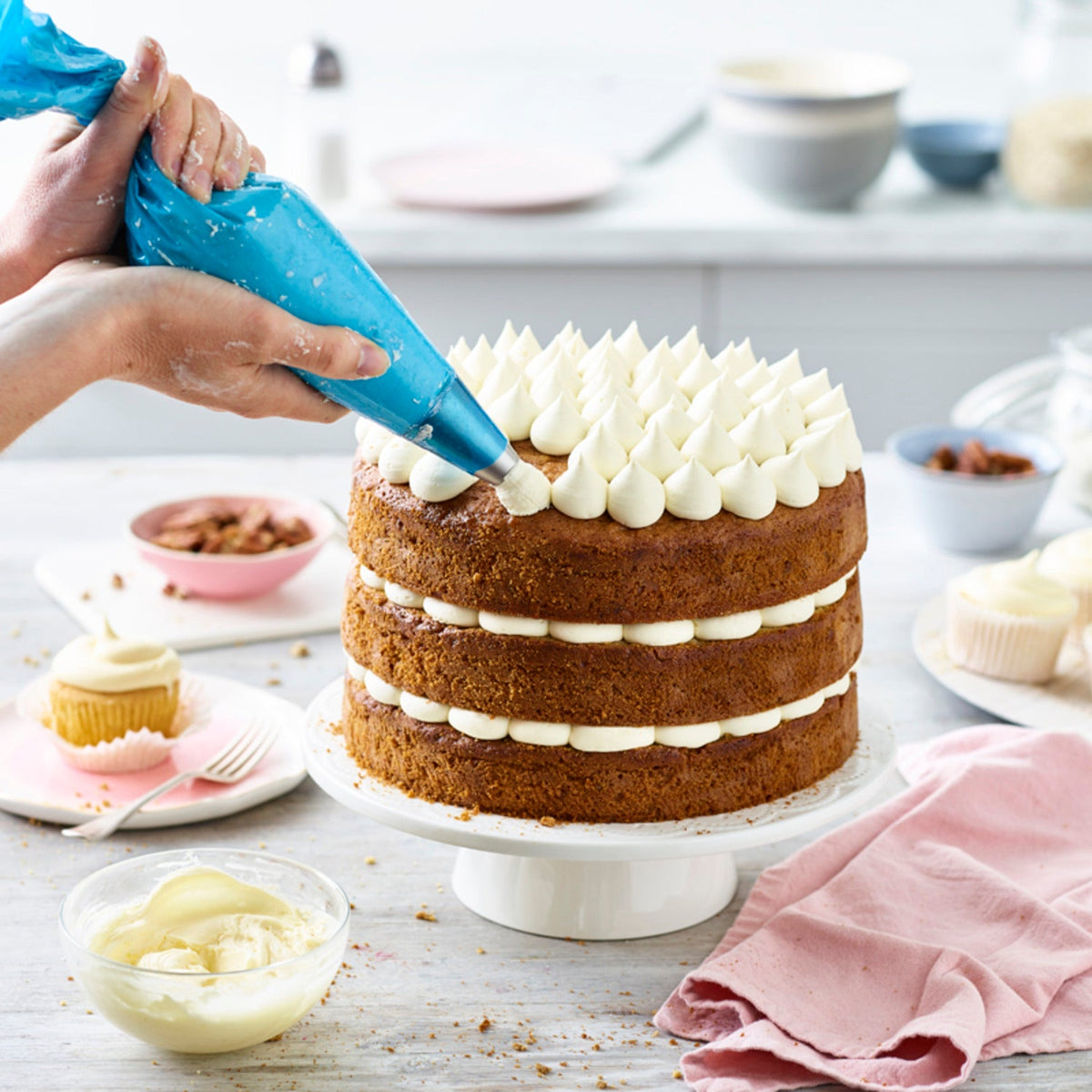 Lakeland ‘Get A Grip’ Non-Slip Disposable Piping Bags x 50 – Can be Cut To Size Use With Any Nozzle