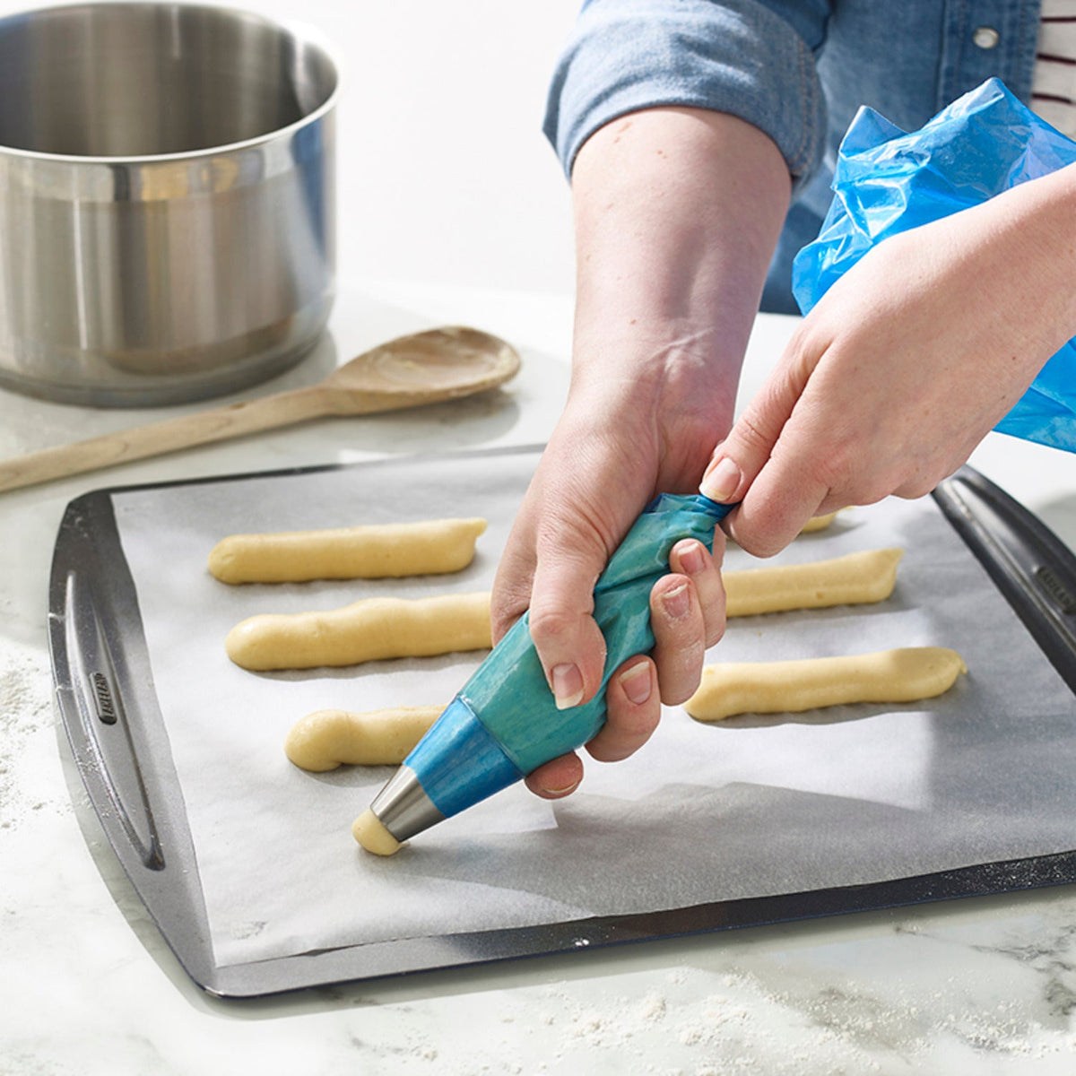 Lakeland ‘Get A Grip’ Non-Slip Disposable Piping Bags x 50 – Can be Cut To Size Use With Any Nozzle