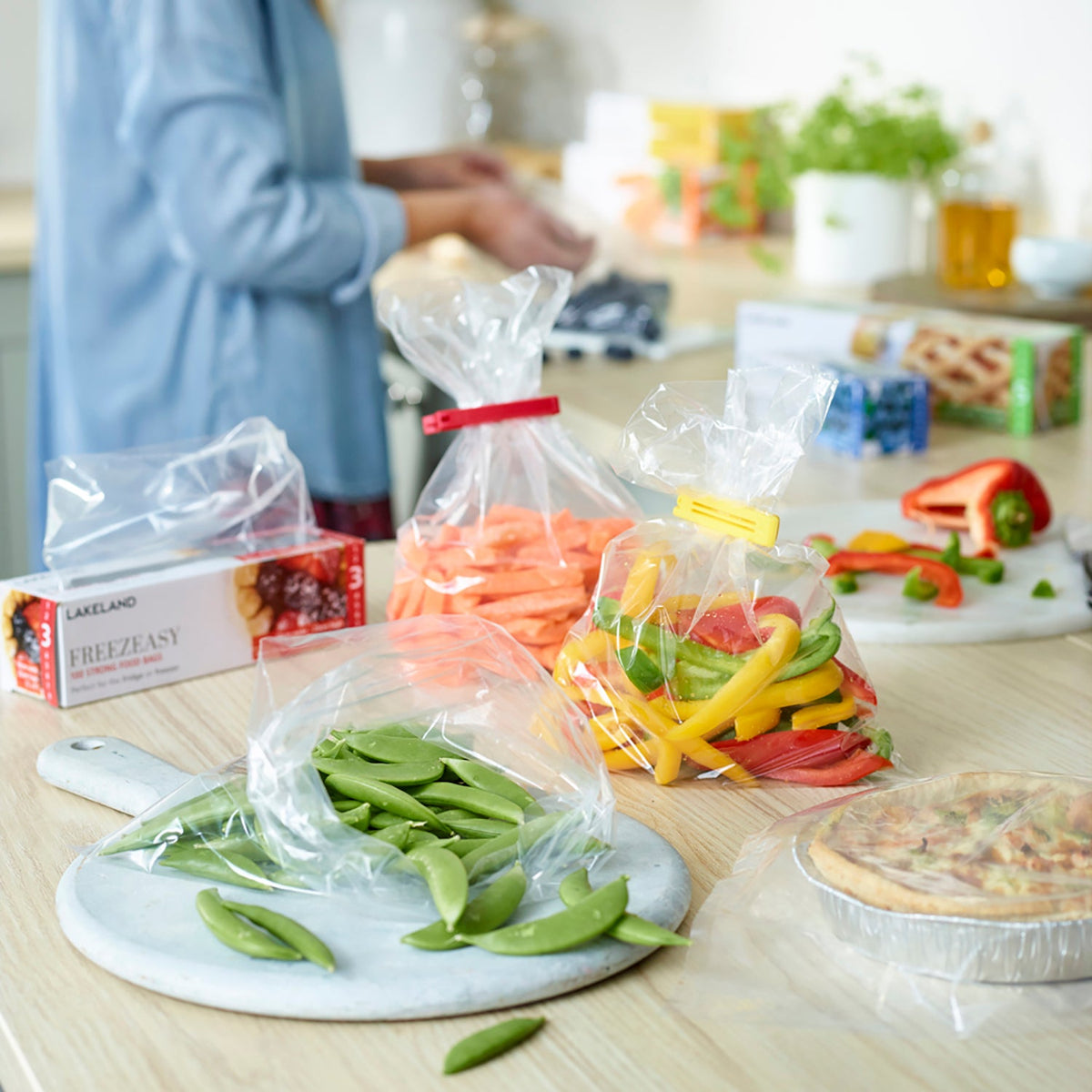 100 Flat Freezeasy Food Freezer Bags 28 x 41cm