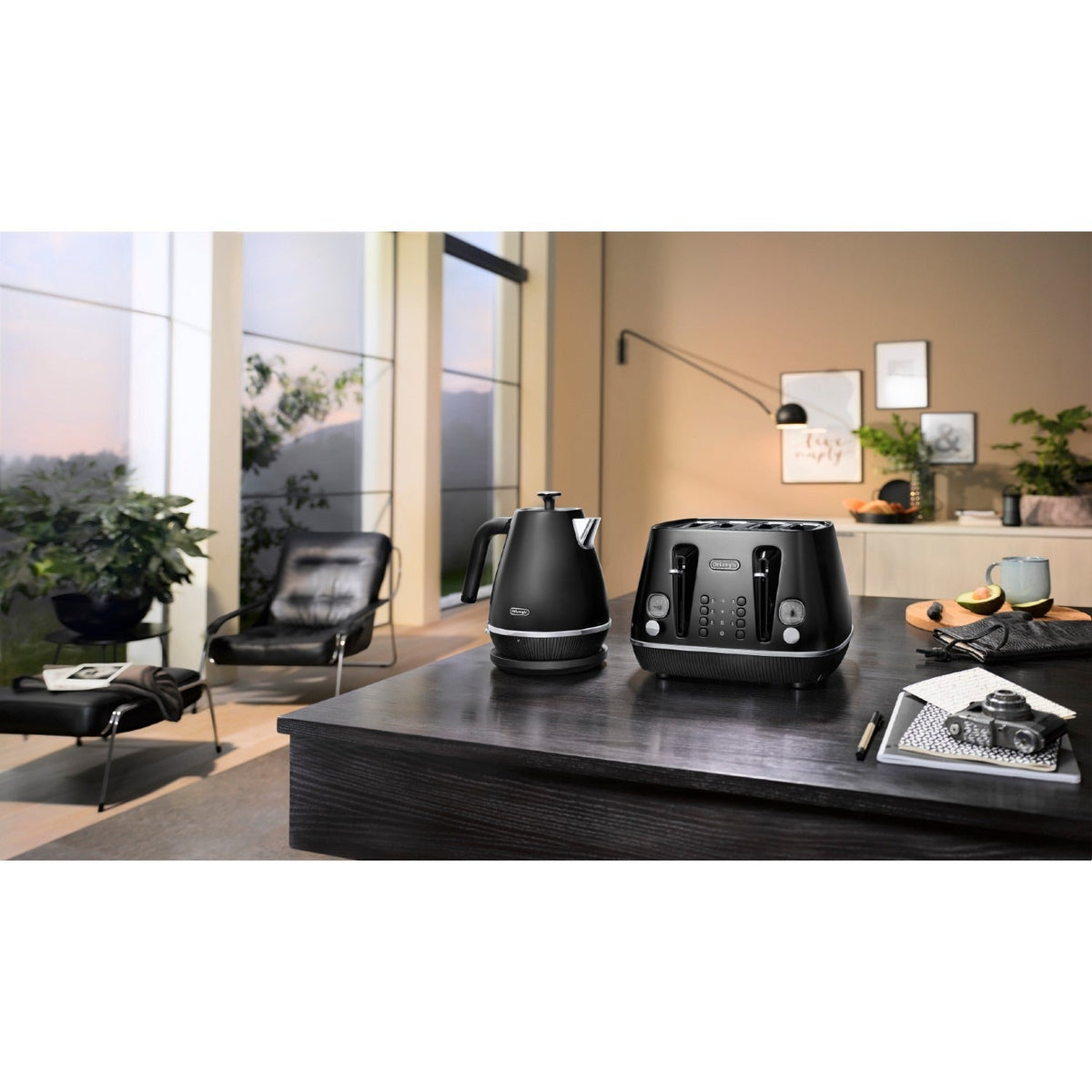 De’Longhi Distinta 1.7L Kettle Matt Black KBIN3001.BK