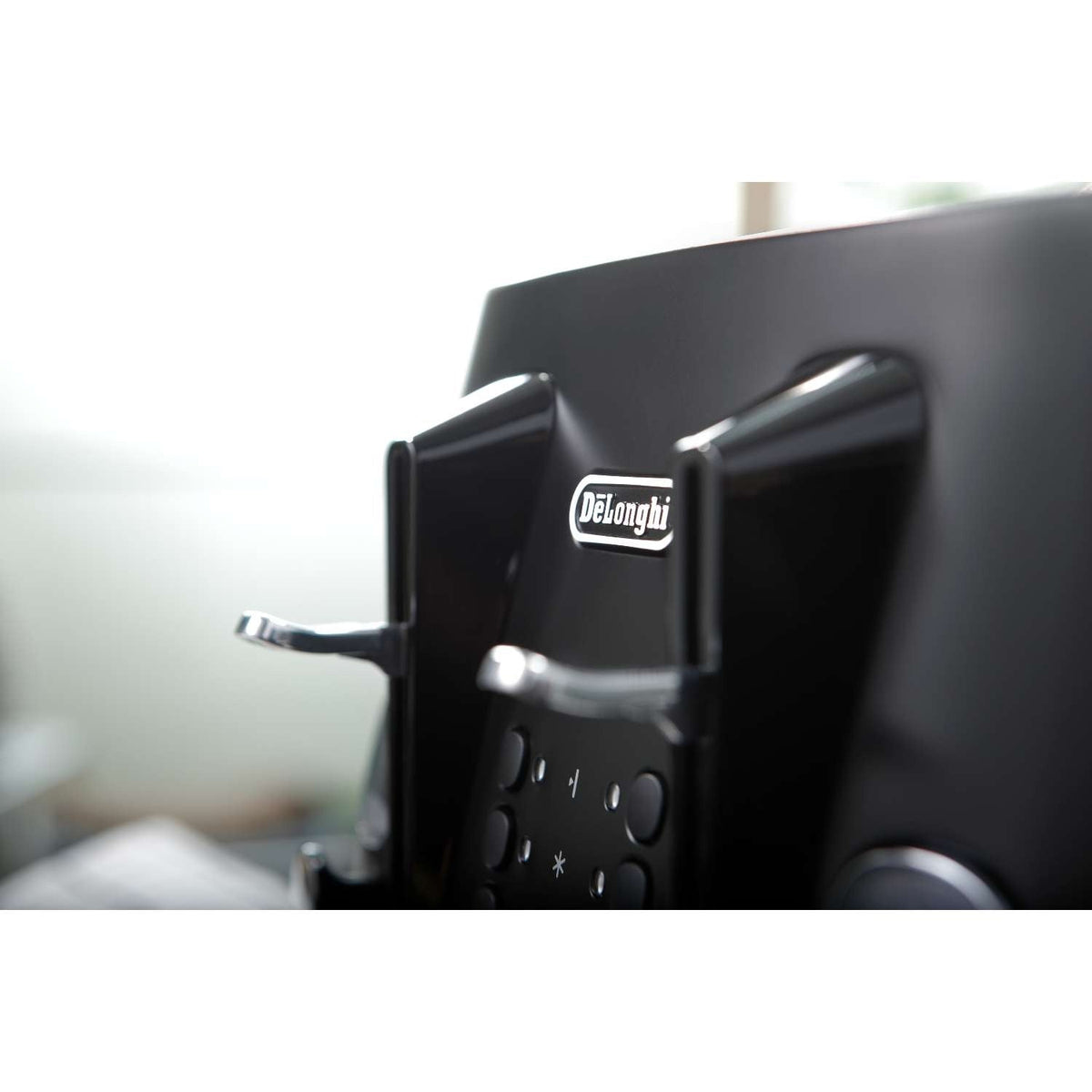 De’Longhi Distinta 4-Slice Toaster Matt Black CTIN4003.BK