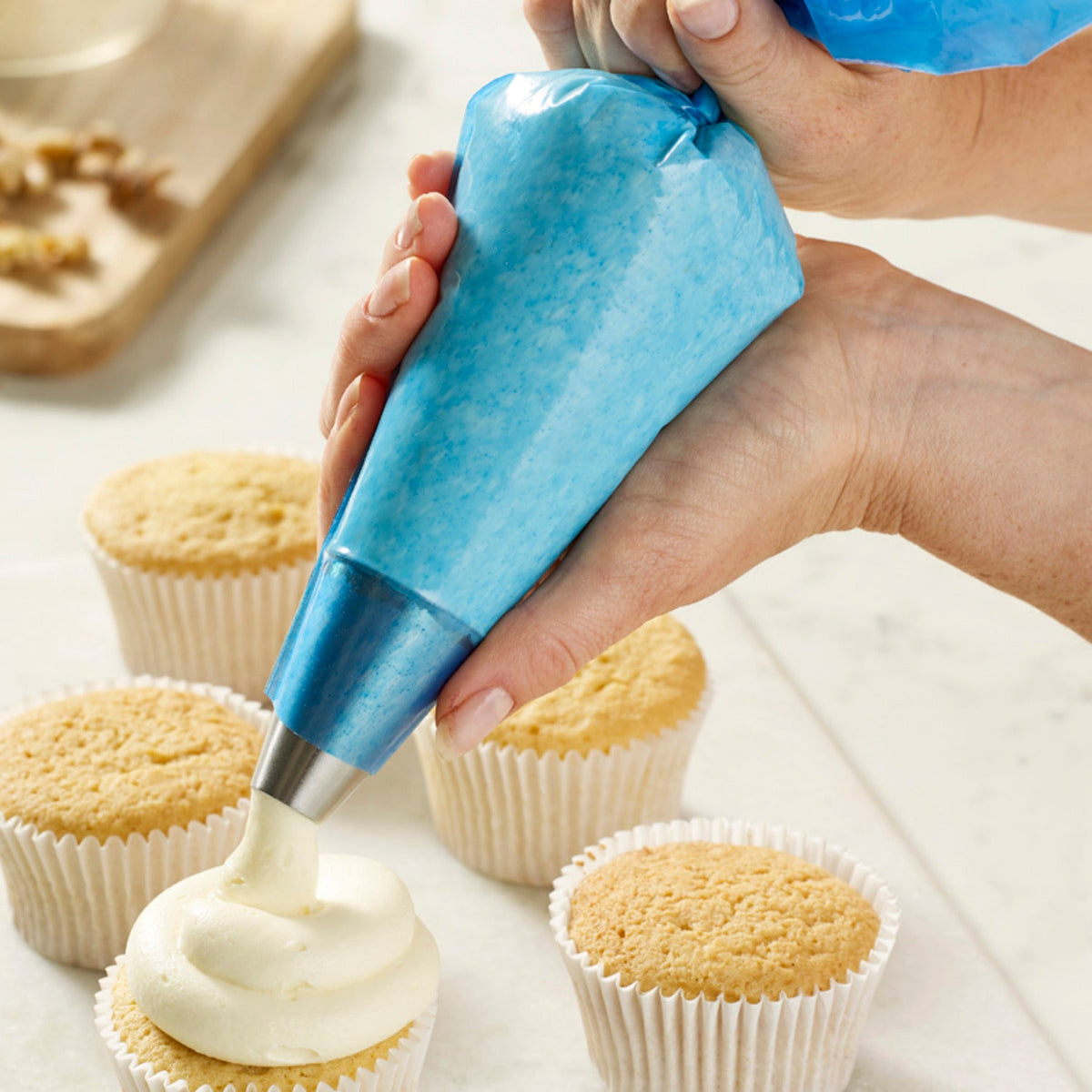 Lakeland ‘Get A Grip’ Non-Slip Disposable Piping Bags x 50 – Can be Cut To Size Use With Any Nozzle