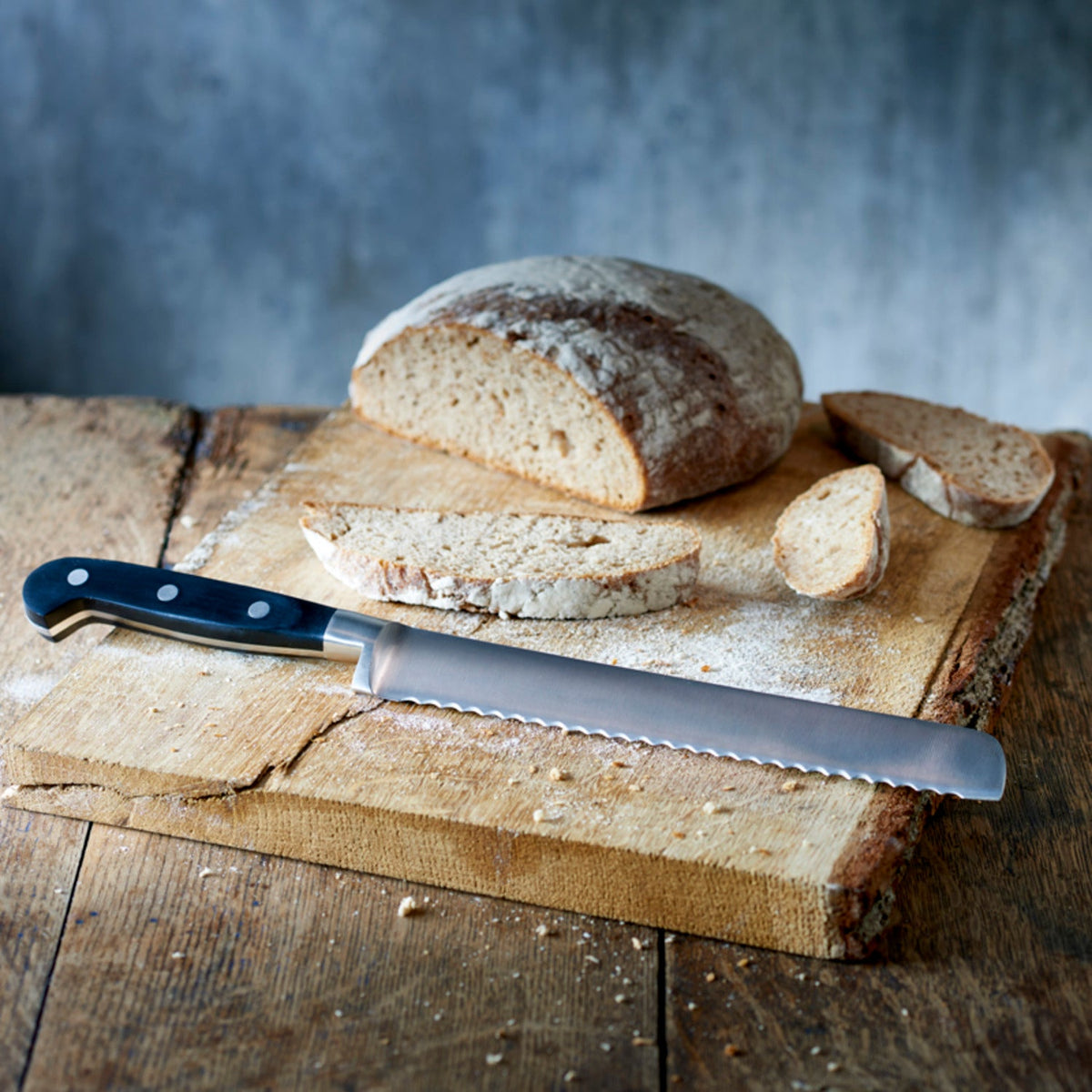 Lakeland Fully Forged Stainless Steel  Bread Knife 22cm Blade