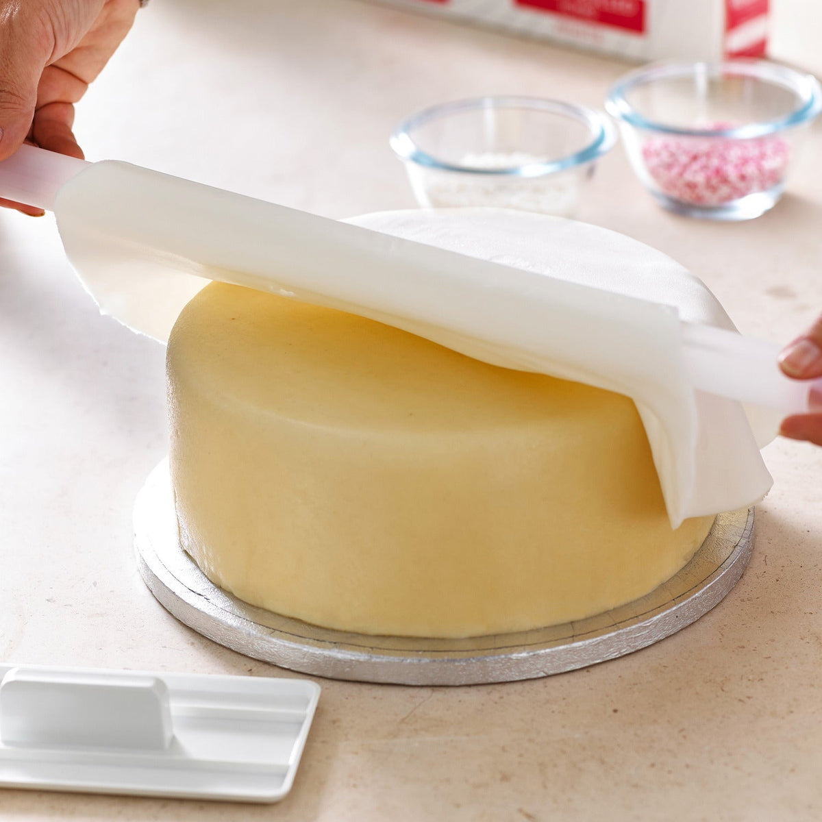 Renshaw Ready Rolled Icing Circle - 450g White - For 20cm Cakes