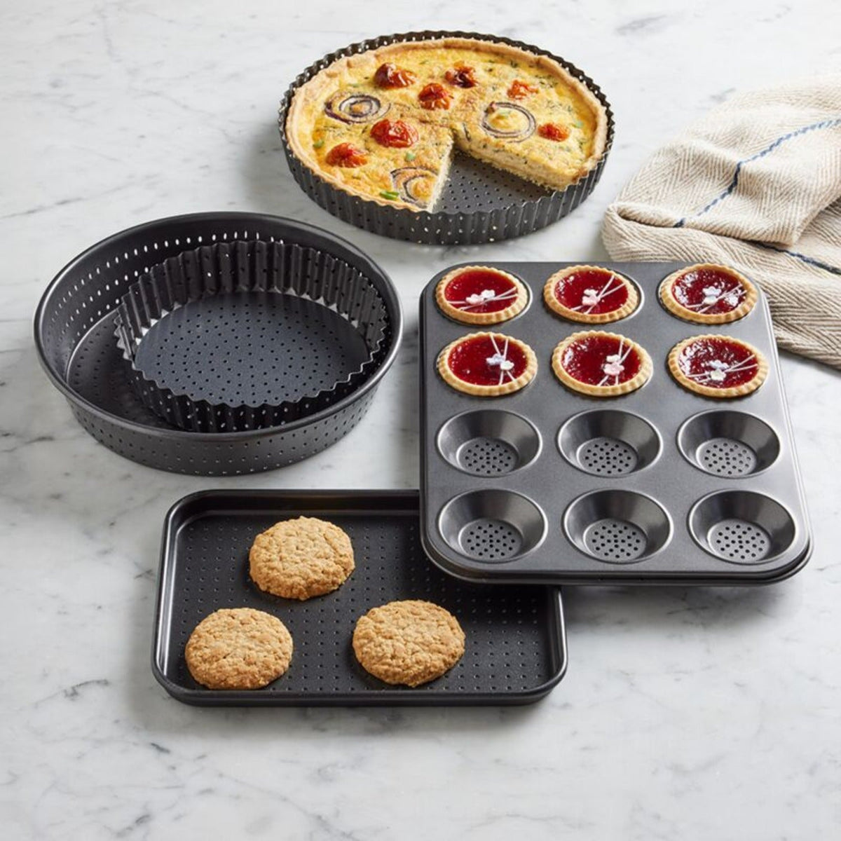 PerfoBake 23cm Perforated Round Pie Tin