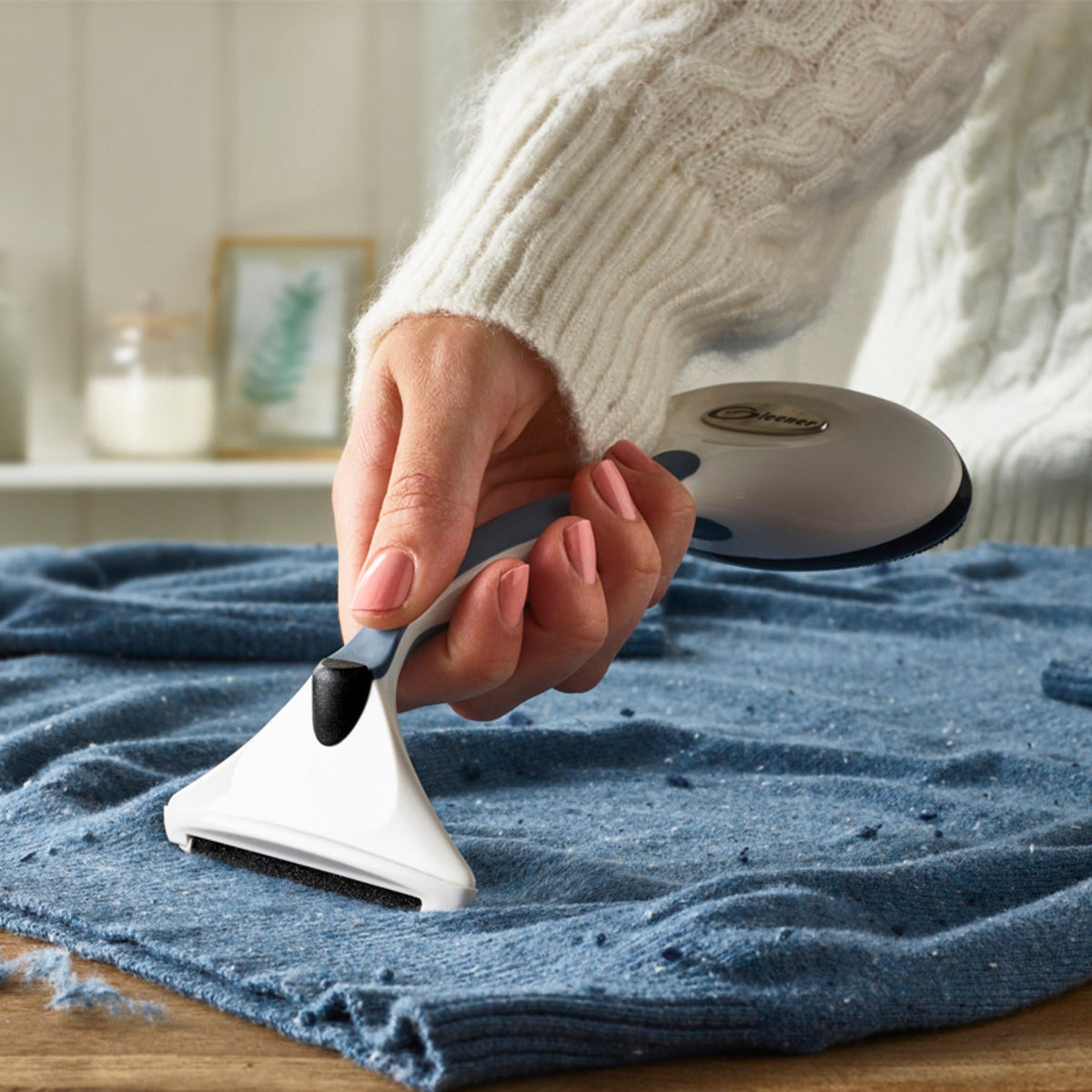 Gleener Fuzz Remover 2 in 1 Clothes De-Piller and Lint Brush