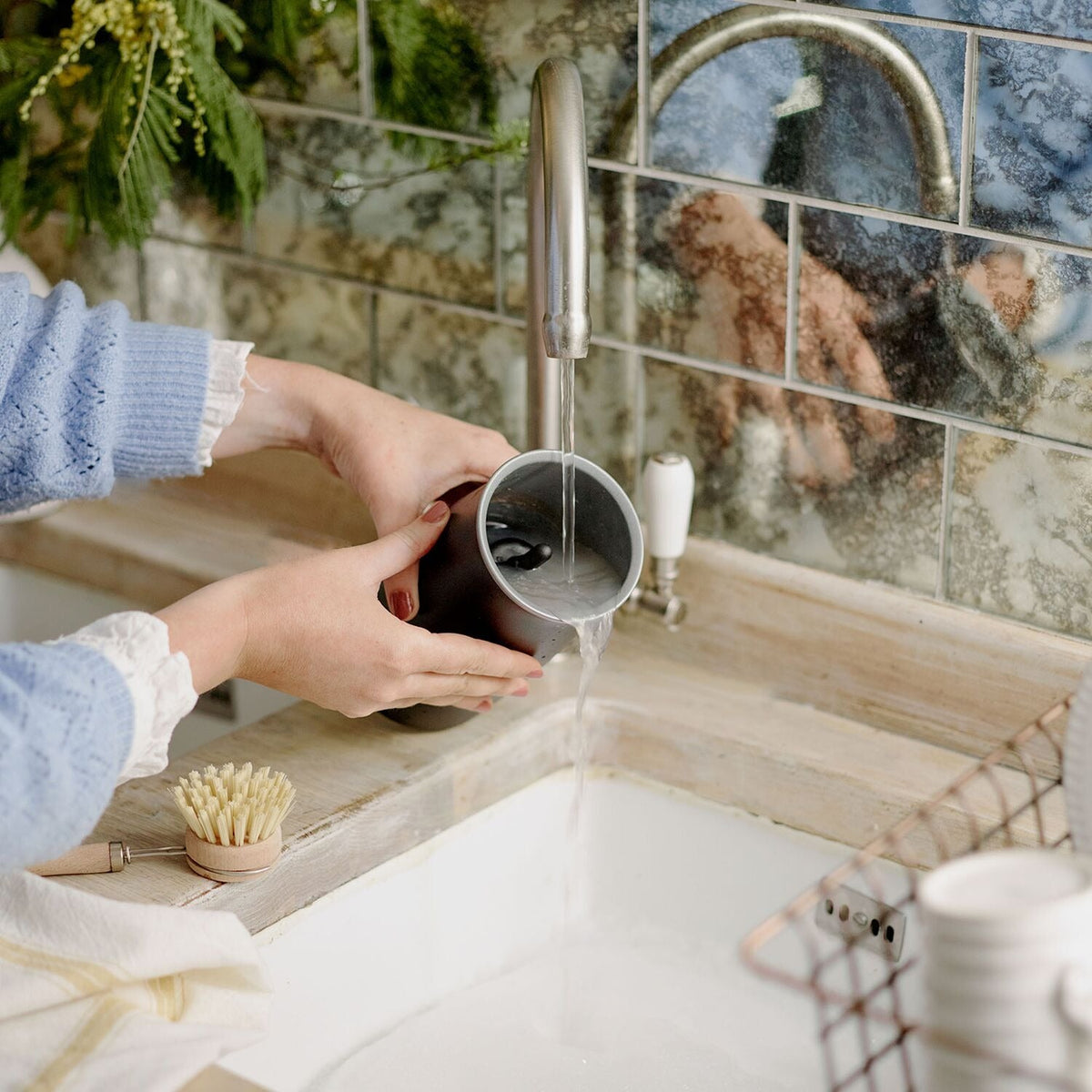 Dualit Handheld Milk Frother, black