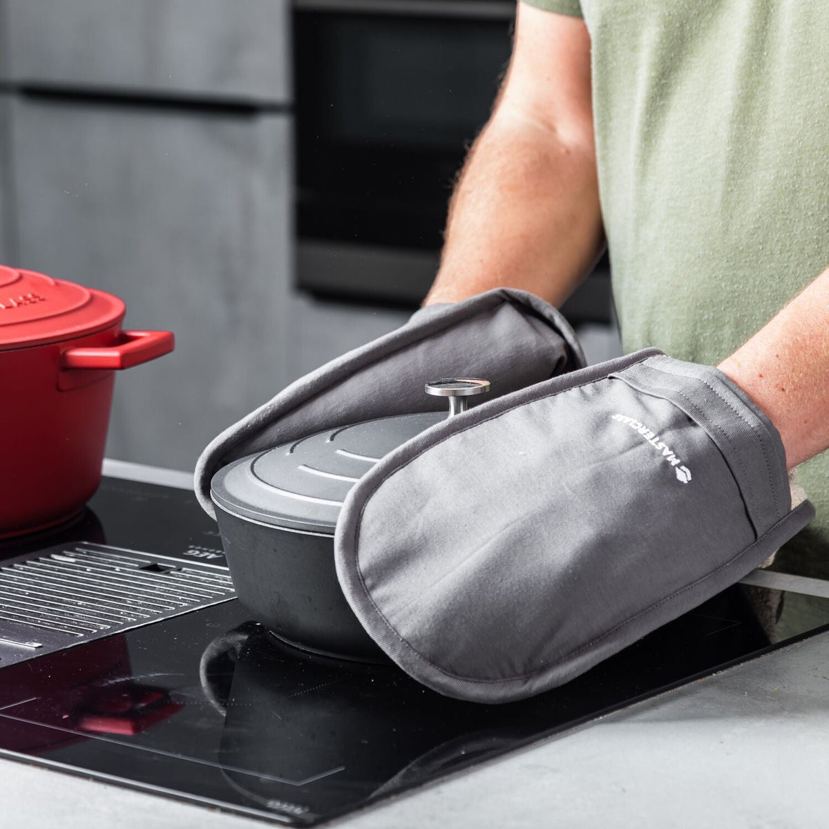 MasterClass 24cm Cast Aluminium Shallow Casserole Dish Black