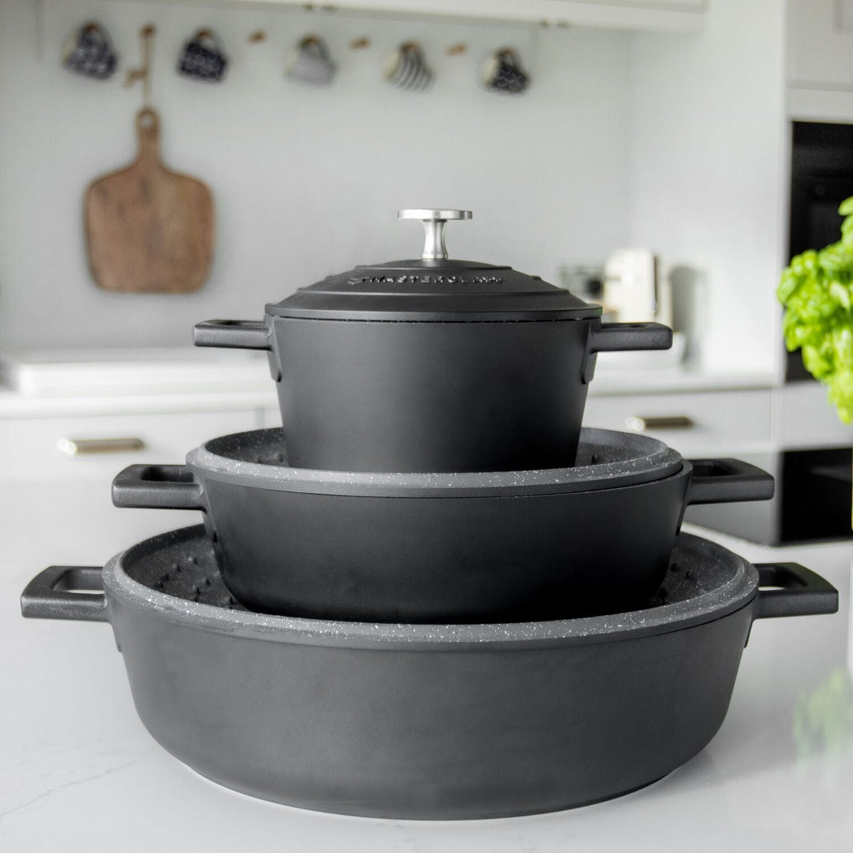 MasterClass 24cm Cast Aluminium Shallow Casserole Dish Black