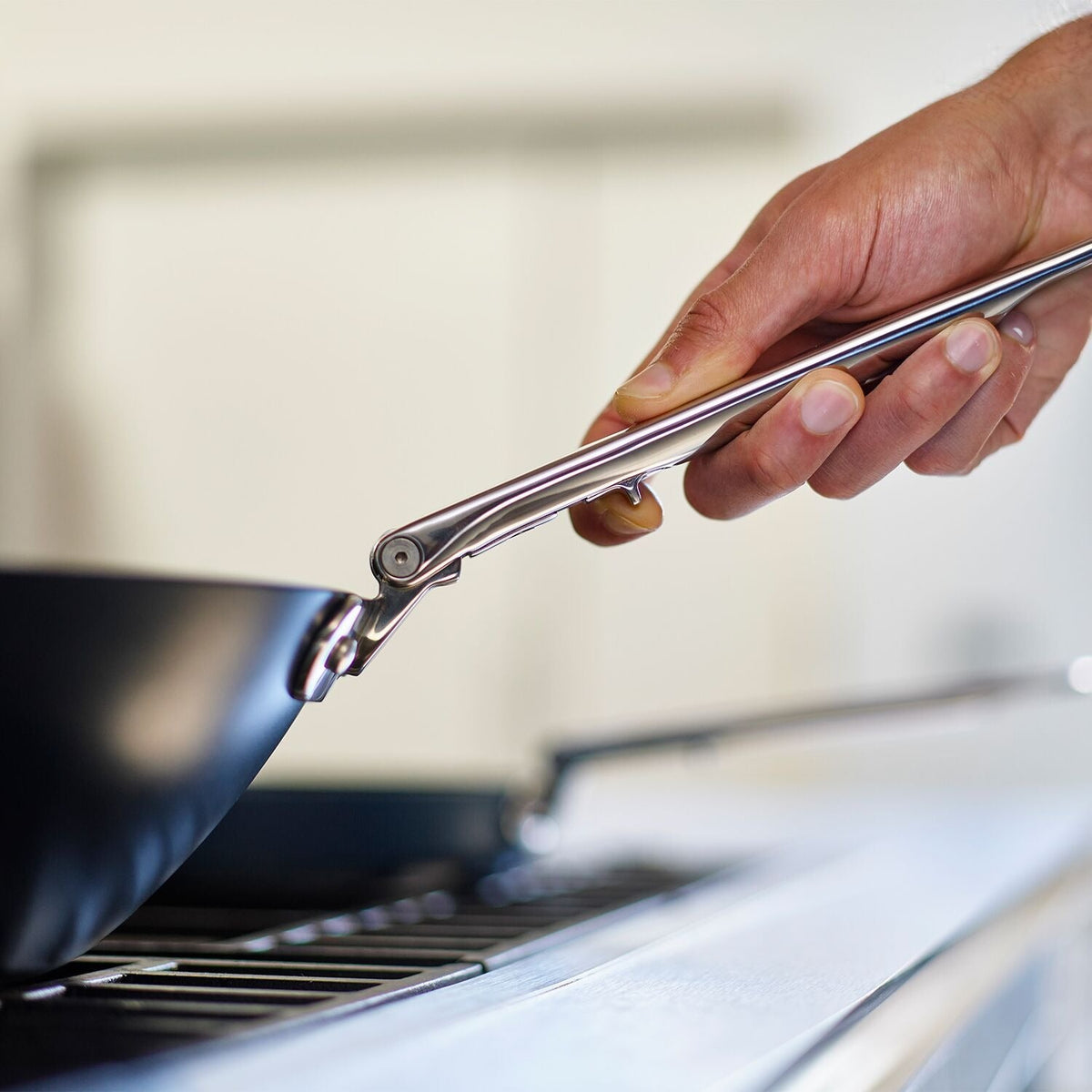 Joseph Joseph Space 32cm Aluminium Wok wiht Folding Handles