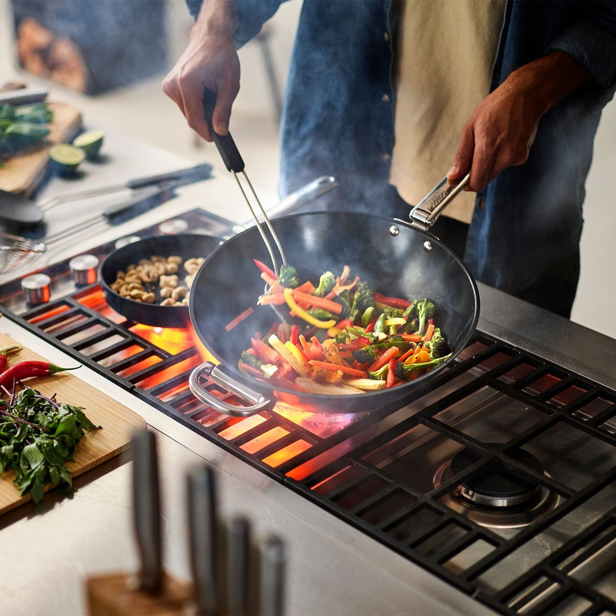 Joseph Joseph Space 32cm Aluminium Wok wiht Folding Handles